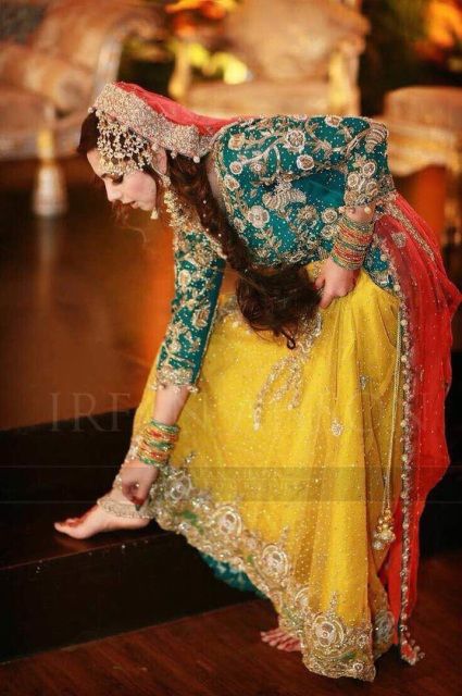 The Glamorous Bridal Mehandi Dress Design 2017