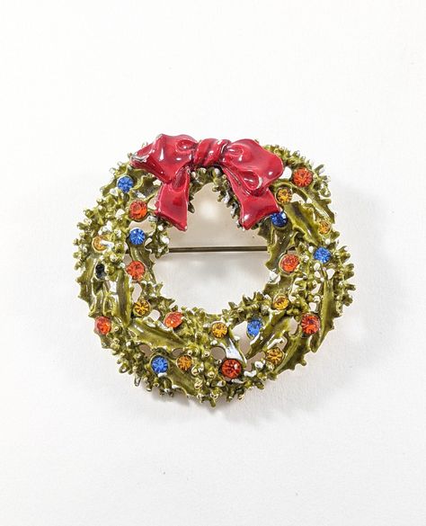Unsigned Christmas Wreath Brooch