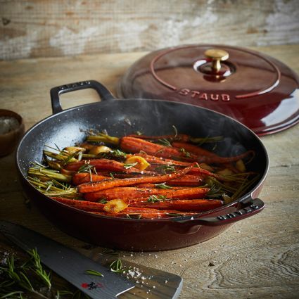 Le Creuset Signature Braiser 3 5 Qt Sur La Table Le Creuset