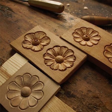 Mano De Madera Tallada St.George Roseta