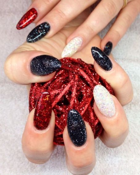 Pin By Jessica Van Damme On Nailz Red Nails Glitter Black Nails