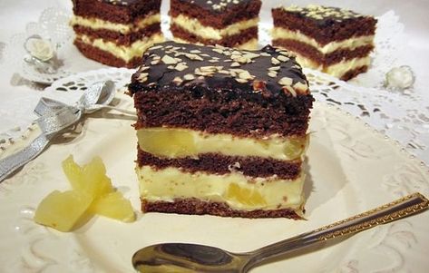 Tort cu piscoturi si mascarpone si ananas