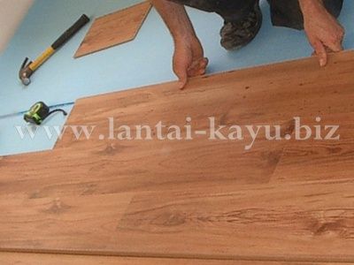 Pin Di Lantai Kayu Ulin