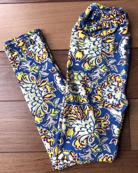 NEW Women/'s Buttery Soft Capri Summer Leggings Baroque Print ONE SIZE OS 2-12