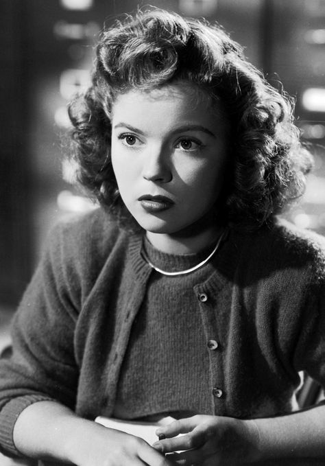 Shirley Temple Wears A Longer Style Than The 20s Bob With Images