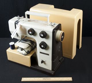 Sewing Machine By Universal Electric Model No 7000 Made In Japan Sewing Machines Best Sewing Machine Old Sewing Machines