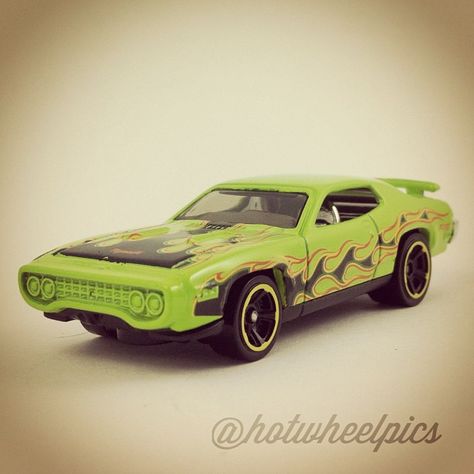 HEAT FLEET /'71 PLYMOUTH ROAD RUNNER HOT WHEELS 2013 HW SHOWROOM