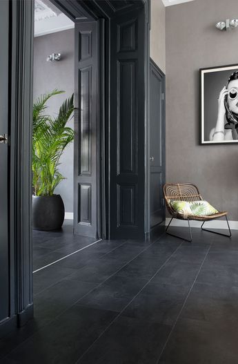 Dieser Dunkle Vinylboden In Fliesenoptik Hat Einen Metallischen