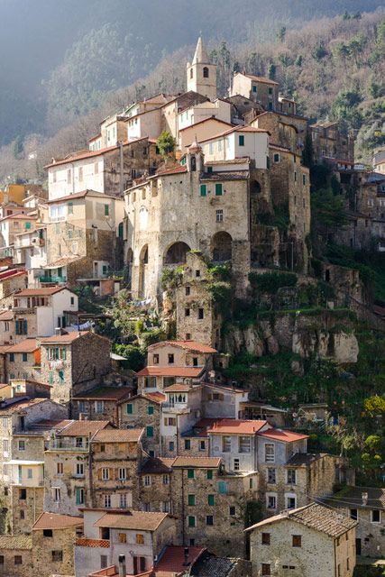12 out-of-this-world Italian villages that look like a presepe