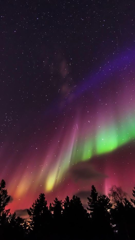 Iphone Wallpapers Aurora Borealis Wallpaper For Iphone In 2021 Beautiful Landscape Wallpaper Surrealism Photography Anime Backgrounds Wallpapers