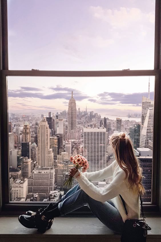 In love with New York looking at the Empire State Building http://www.ohhcouture.com/2017/02/monday-update-44/ #ohhcouture #leoniehanne