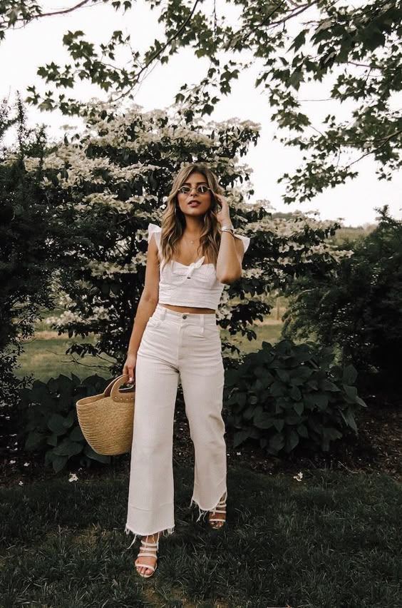 STYLECASTER | Minimalist Outfit Ideas Perfect for Every Summer Adventure