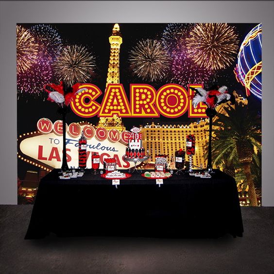 A decoração de festa tema Cassino é riquÃssima em itens para compor a ornamentação da festa, seja aniversário, 15 anos, formatura ou casamento. São inúmeros artigos e enfeites para compor a decoração da festa temática noite Las Vegas. O tema traz uma elegância, alegria e glamour e com isso aprese...