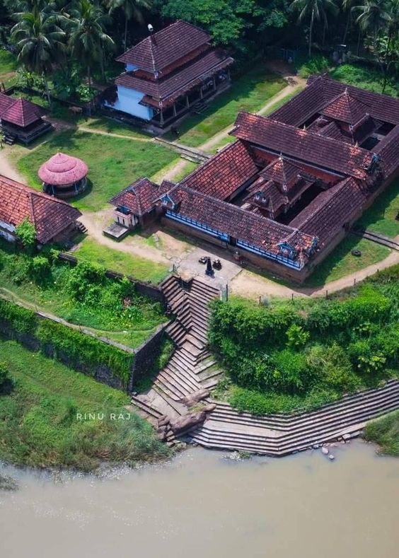 Tourist Places To visit in kerala | Beauty of Kerala- Tourism — Traditional Kerala House! Kerala, South India.