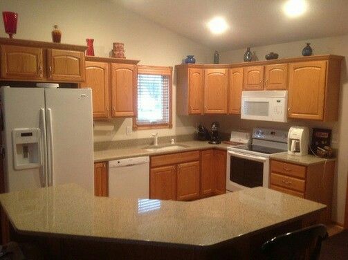 Maple Cabinets And White Quartz Countertops With Appliances Similar Kitchen Layout Honey Oak Maple Cabinets And White Quartz, What Color Quartz Goes Best With Maple Cabinets
