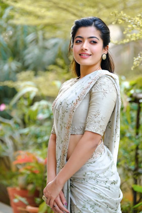 Rashmika Mandanna cute still