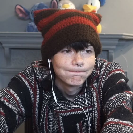mcyt minecraft twitch streamer billzo cat beanie crochet stream