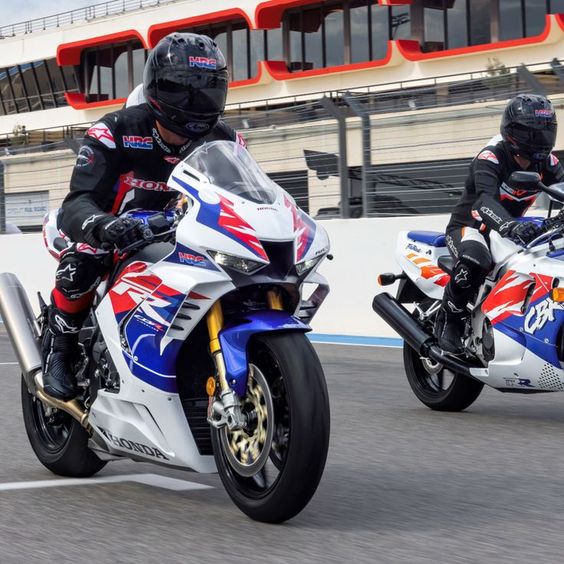 The Honda CBR1000RR-R Fireblade SP was a brand-new motorcycle in 2020, and built with an unwavering focus on circuit riding. For 2022 development of its inline four-cylinder engine, while retaining peak output of 160 kW @ 14,500rpm, has centred on mid-corner acceleration and drive: intake ports, airbox, airbox funnels and exhaust mid-section have all been revised to deliver extra mid-range. The final drive sprocket goes up 3 teeth, to 43, for stronger ...