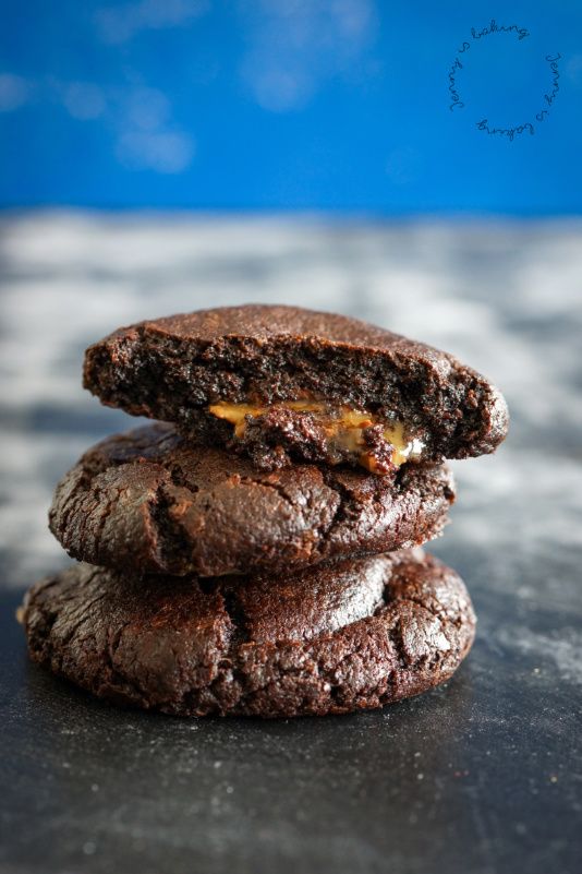 Dunkle Schoko Cookies Mit Karamell Jenny Is Baking Recipe Dark Chocolate Cookies Chocolate Cookies Cookies