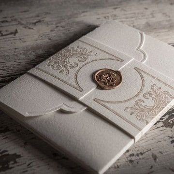 partes de matrimonio elegantes en dorado y blanco