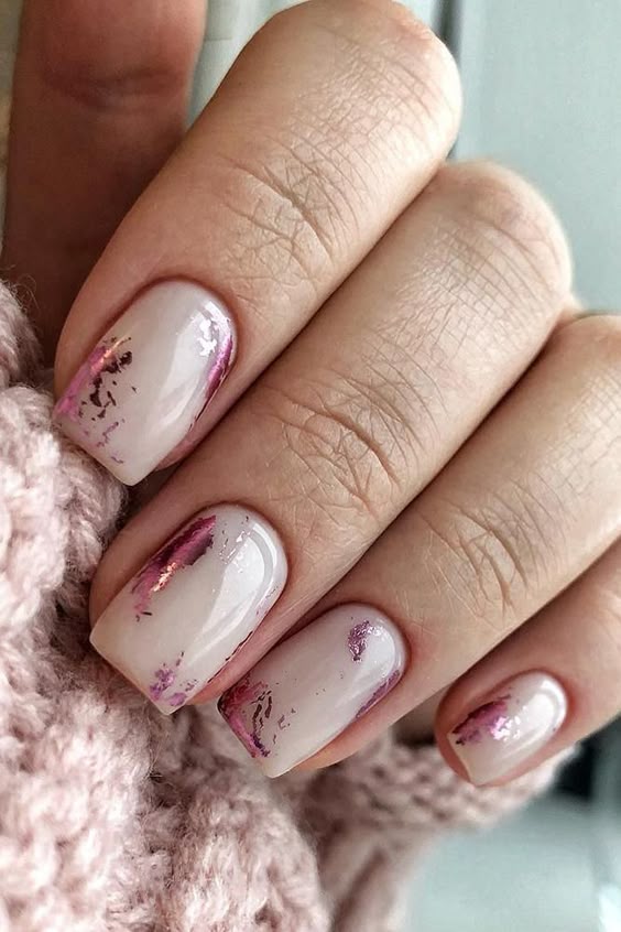 We have collected wedding nails 2019 ideas based on the Instagram trends. In our gallery you will find the most inspiring images to be in trend. #wedding #bride #bridalnails #weddingnails2019