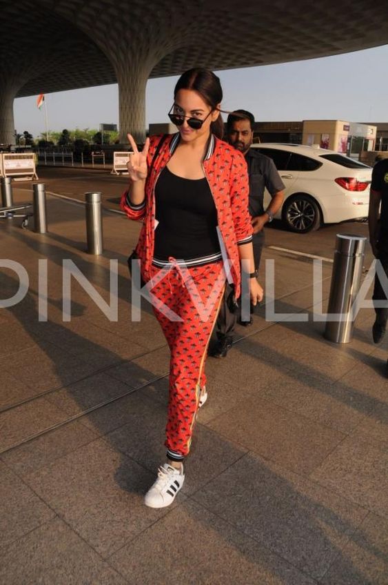 Happy Phirr Bhag Jayegi\'s Sonakshi Sinha and Diana Penty get snapped at the airport | PINKVILLA