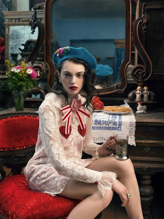 Sábado de moda: Antigüedades, boinas y un canotier · Fashion saturday: antiques, berets and a canotier