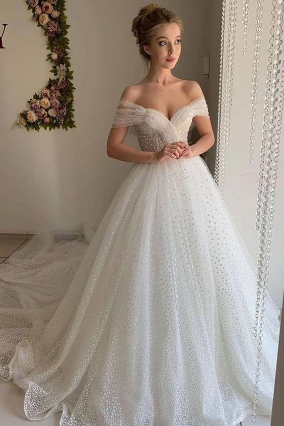 7 Bridal Fashion Trends and What Venue They Look Best In (2021-2022) 12 7 Bridal Fashion Trends and What Venue They Look Best In (2021-2022) 10