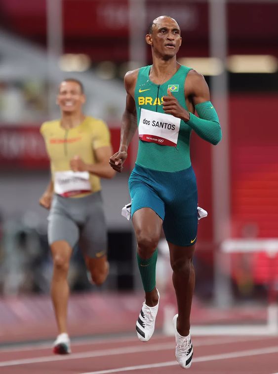 Alison dos Santos vai à final dos 400m com barreiras; Paulo André fica fora de decisão dos 100m rasos