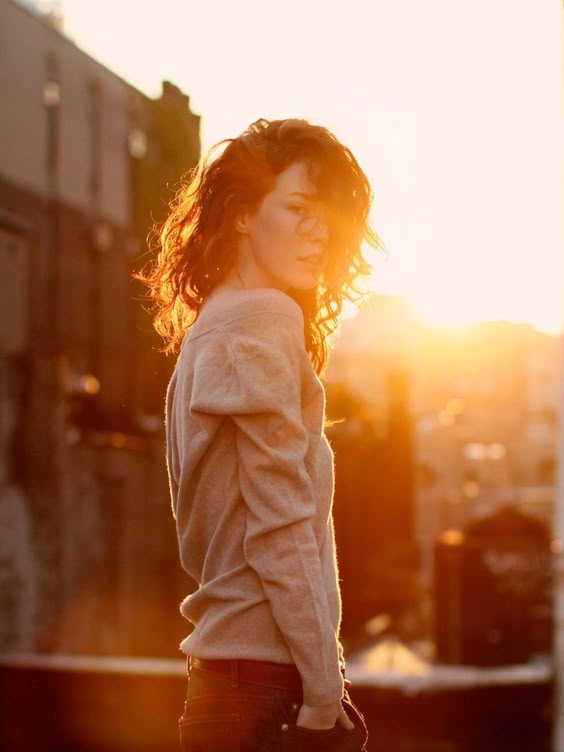 Sara Anne Jones inspiration for Roof photoshooting. #model