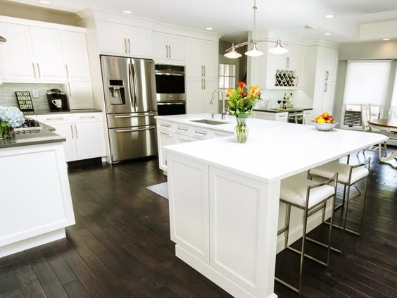 If your L-shaped kitchen could use a new look, get inspired by these before-and-after makeovers.