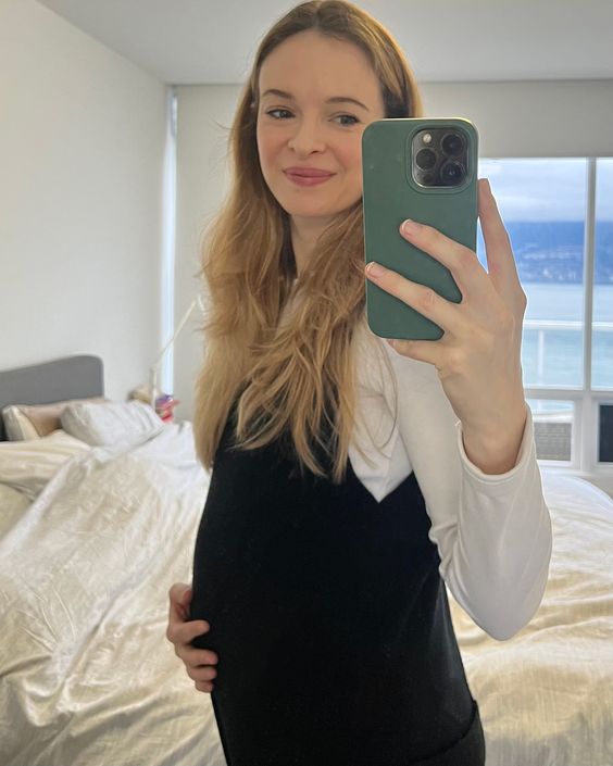 Danielle Panabaker Expecting Second Baby with Husband: \'Can\'t Keep It to Myself Anymore\'