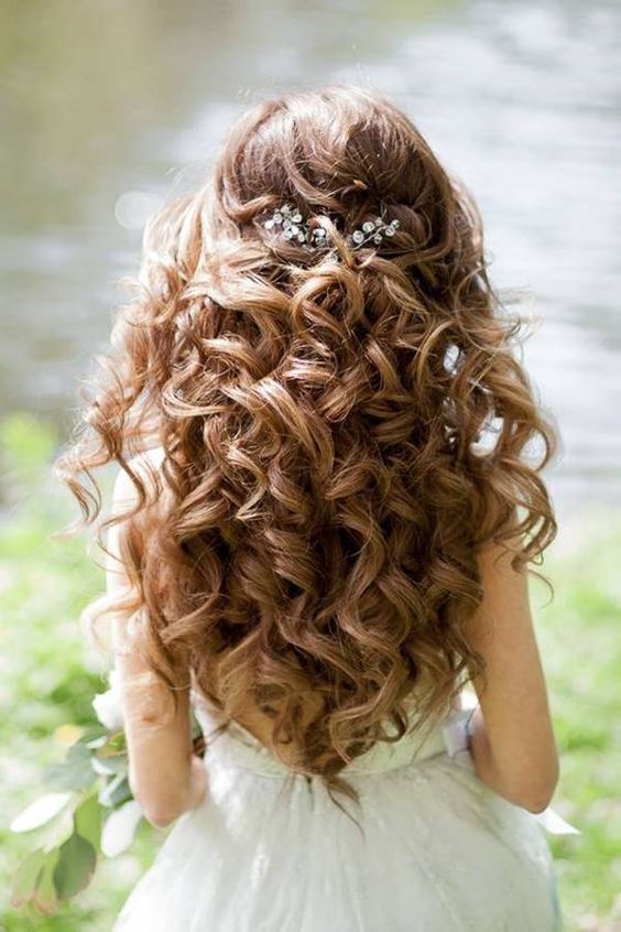 Best Wedding Hairstyle ideas for Womens with Long Natural Curly Hair 2019: photos and trends #hairstyleforwomens #weddinghairstyle2019 #naturalcurlyhairstyle2019 #curlyweddinghairstyle2019