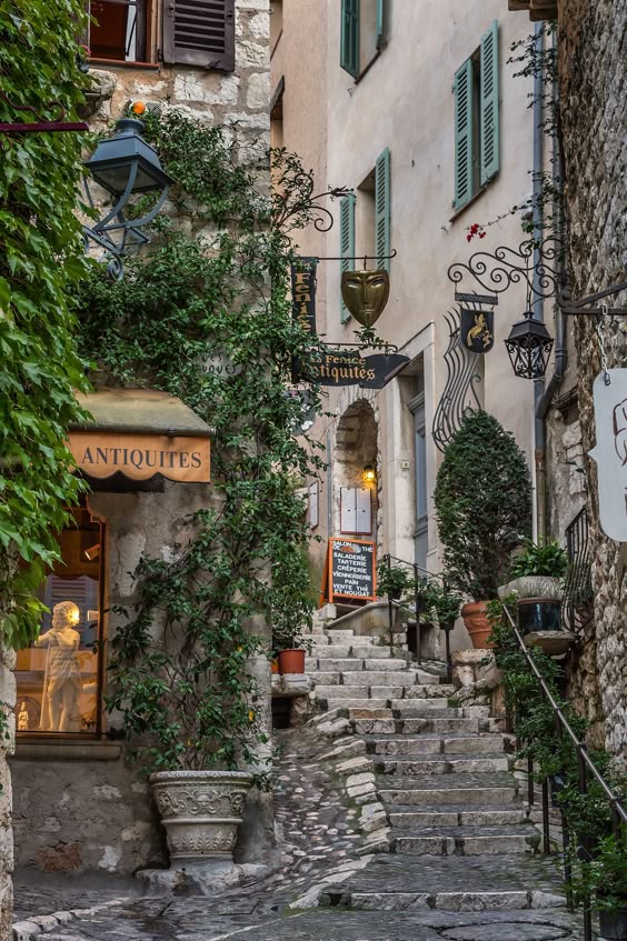 France’s 11 Most Beautiful Villages Accessible Only by Car