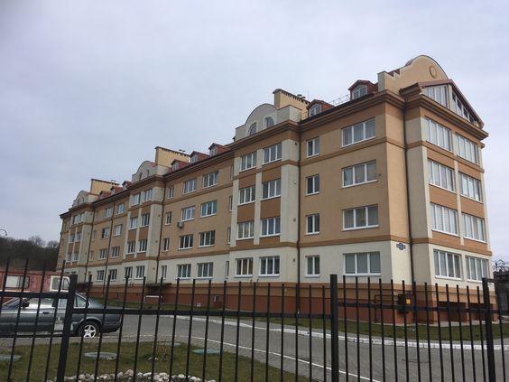 Вид на территорию на въезде