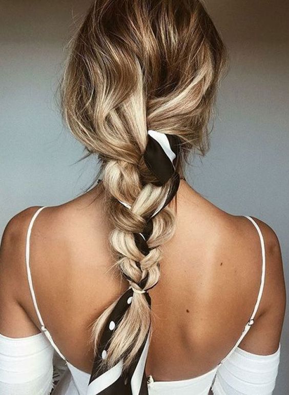 Maneiras de usar lenço no cabelo: inspirações de lenços, bandanas e scrunchies em penteados