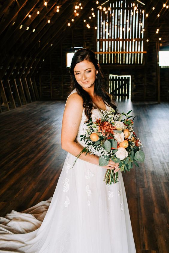 Taking place at a barn in Floyd, Virginia, Cam and Kelsey’s wedding was full of rustic charm. From the open air venue and homespun details to the barn reception, this romantic wedding is a rustic bride’s dream. Get more wedding inspiration at rusticweddingchic.com | Photo: @sincerely_annamarie_photo