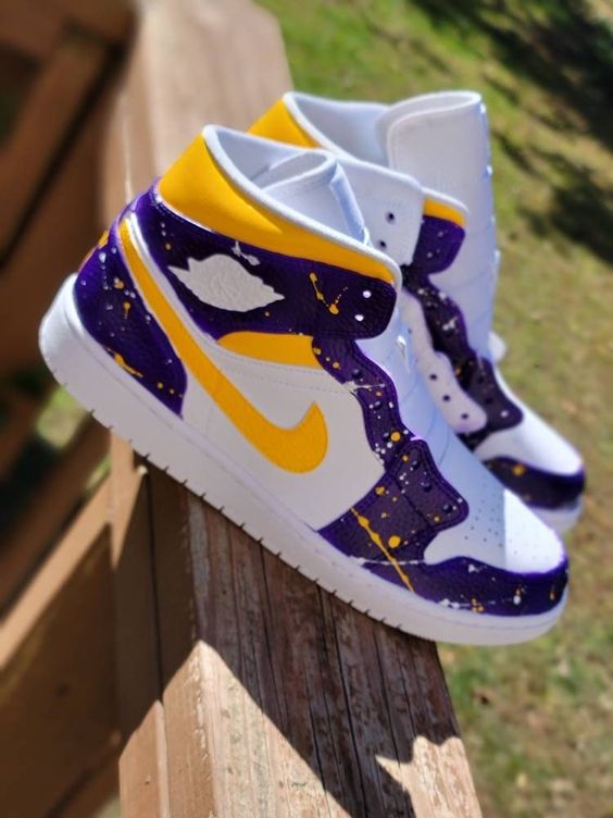 Kobe themed jordan 1, purple gold! Please make sure you choose the correct size, all sales are final Any questions inbox me first please.