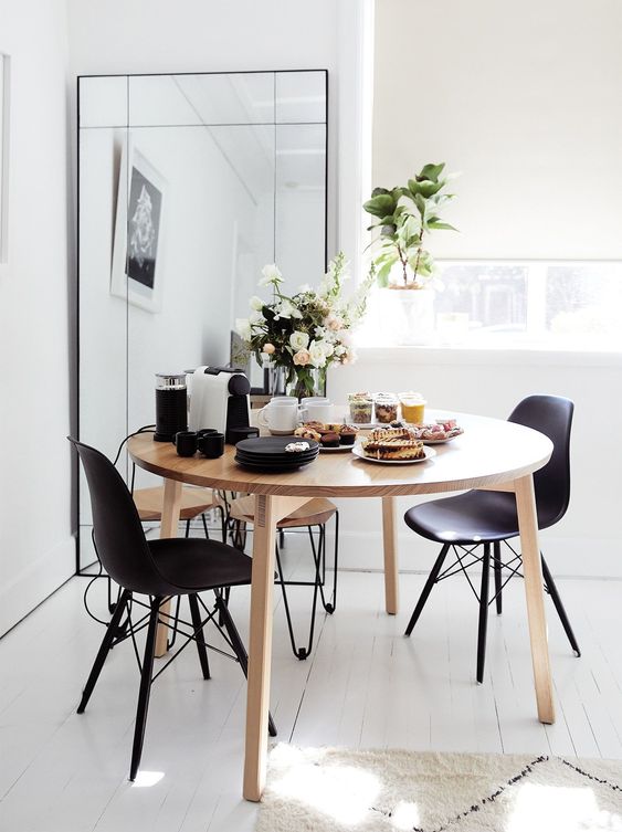 Stunning 38 Modern Minimalist Dining Room Decor for Space Saver https://homiku.com/index.php/2018/04/13/38-modern-minimalist-dining-room-decor-for-space-saver/