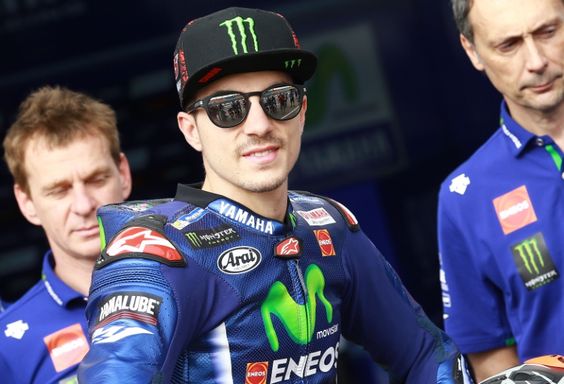 ส่อง 20+ ภาพ ขวัญใจแม่ยกชาวบรีรัมย์ มาเวริค บีญาเลส นักบิดโมโตจีพีทีม Movistar Yamaha