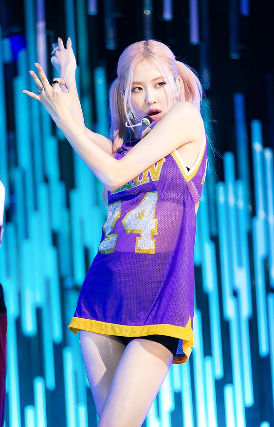 Prettiest Blackpink Stage Outfits? (Lovesick Girls/Pretty Savage) - K