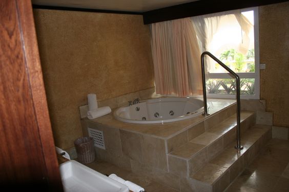 The jacuzzi room has fabulous views in the Hotel Beatriz Alantis - jacuzzi interior The jacuzzi room has fabulous views in the Hotel Beatriz Alantis - jacuzzi interior