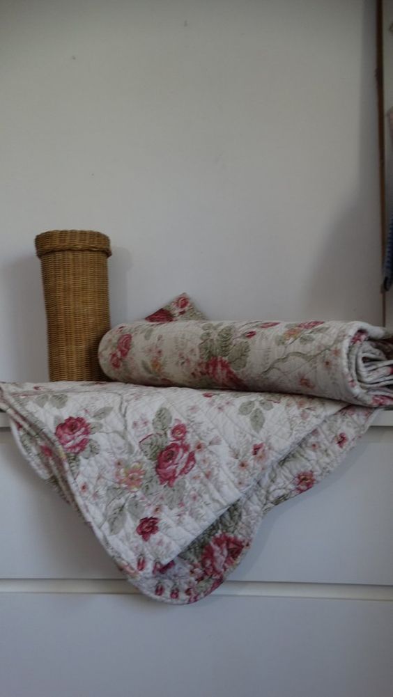 Le Jete De Lit En 44 Photos Pour Trouver Le Meilleur Plaid Pour Lit Archzine Fr Tricot Aux Doigts Tricot Et Crochet Tricot Main
