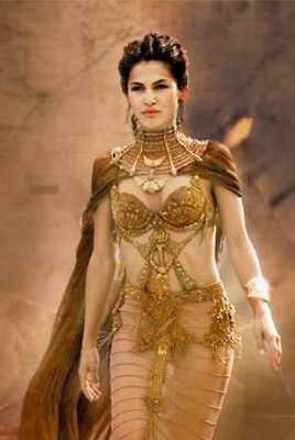 Elodie Yung como Hathor en Dioses de Egipto (2016)