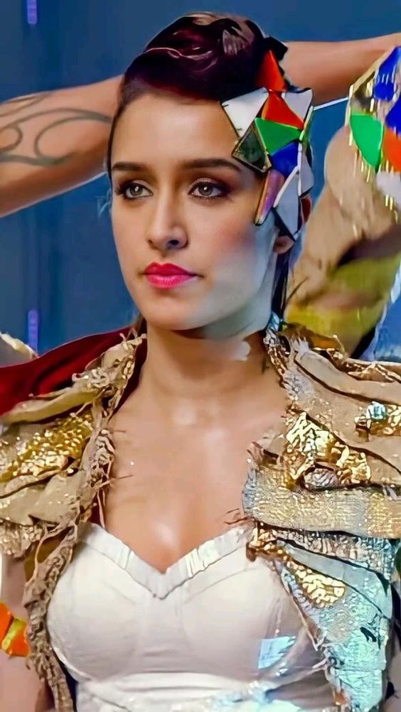 Shraddha Kapoor & Varun Dhawan in ABCD 2 Movie - Vande Mataram Song Edit