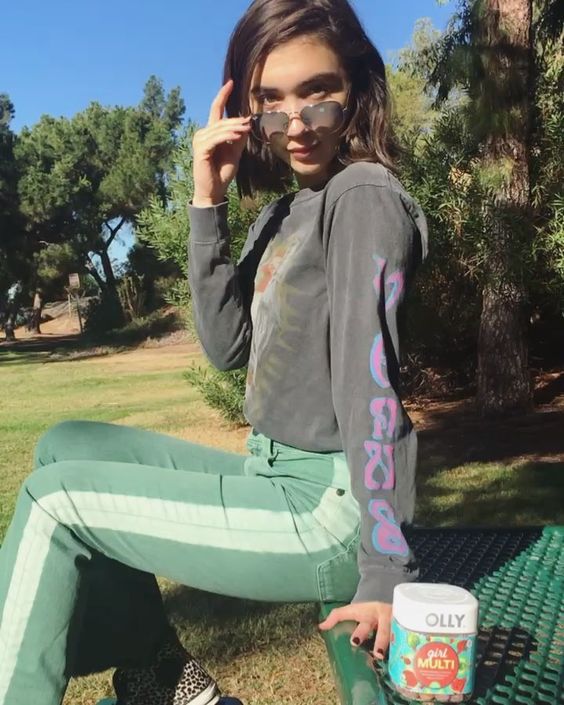 185.4 mil curtidas, 970 comentários - Rowan Blanchard (ââ¿â) (@rowanblanchard) no Instagram: âWednesday âï¸ with @ollynutrition #ollyambassador â