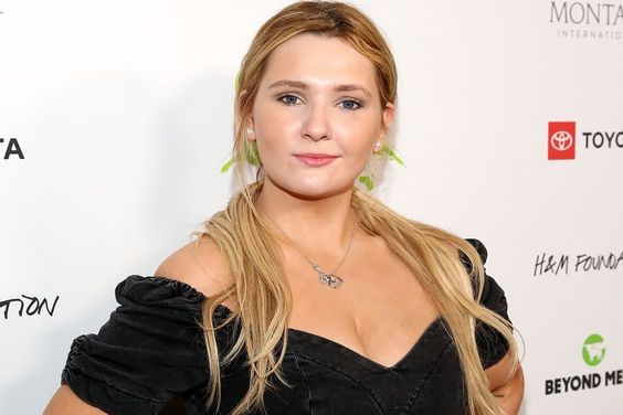 Abigail Breslin Opens Up About Past Abusive Relationship