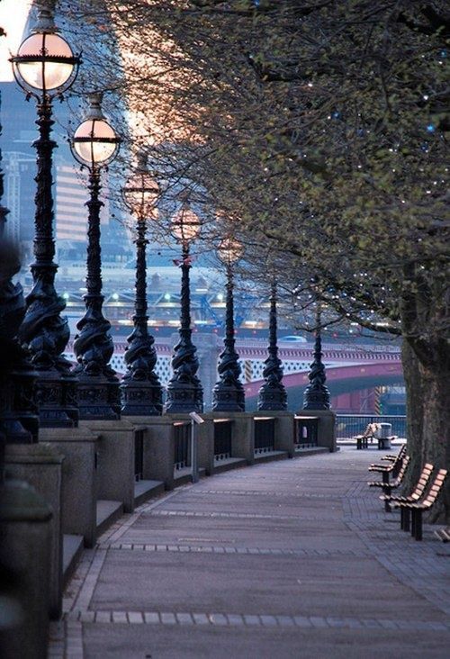 The Queen\'s Walk, London