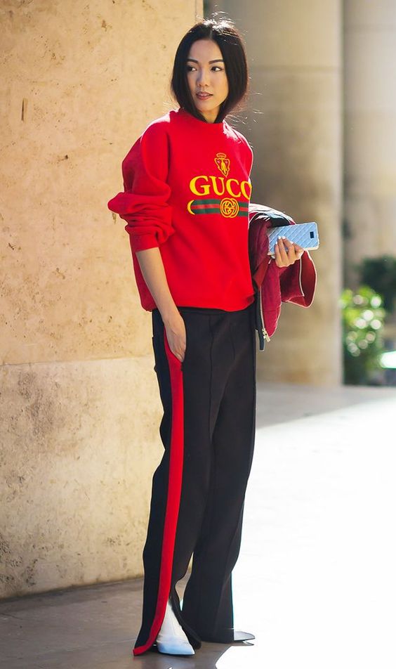 We're so into how she coordinated her sweatshirt with the side stripe of her pants.