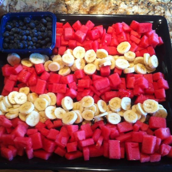 4th of July party food flag tray using watermelon squares, bananas and bowl of blueberries for stars.